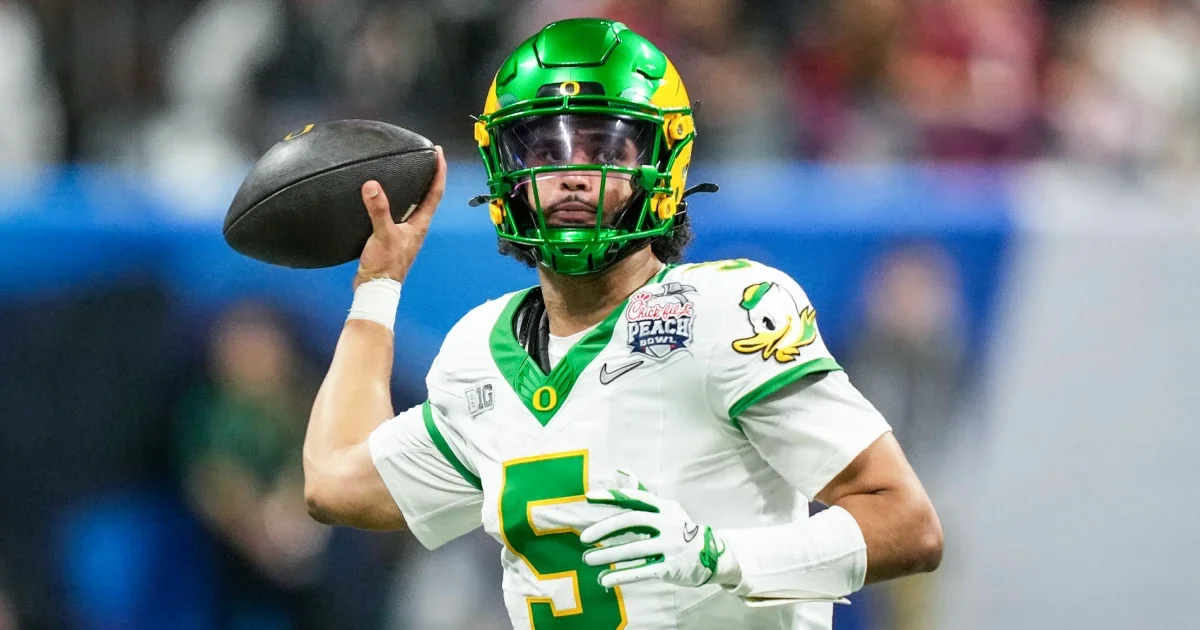 Moore Declines NFL Draft, Returns to Oregon for Another Season