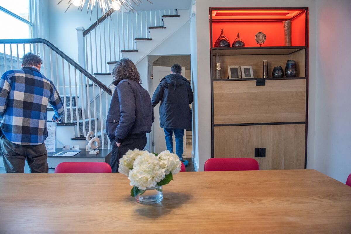 Featured image for "Mortgage Rates Fluctuate: Recent Rise Follows Period of Stability and Predictions of Sustained Highs"