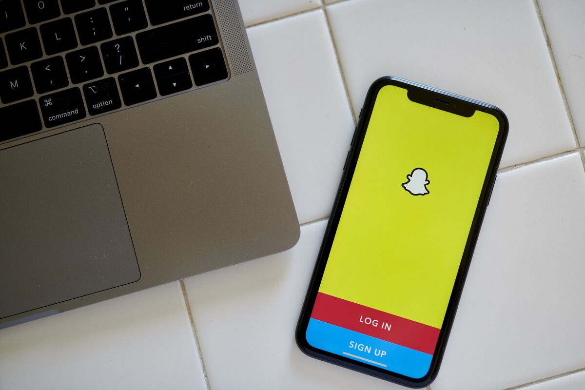 Featured image for Snap Secures $400 Million Perplexity AI Deal, Shares Surge