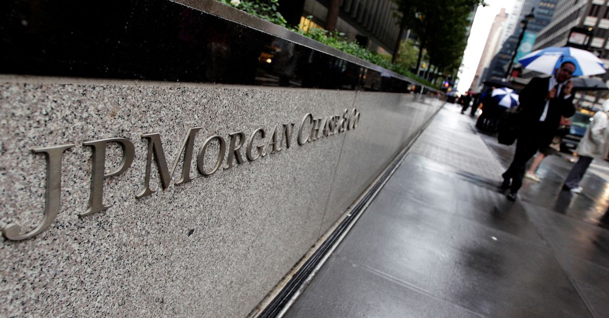 Featured image for US Banks Report Profit Boost Despite Consumer Caution