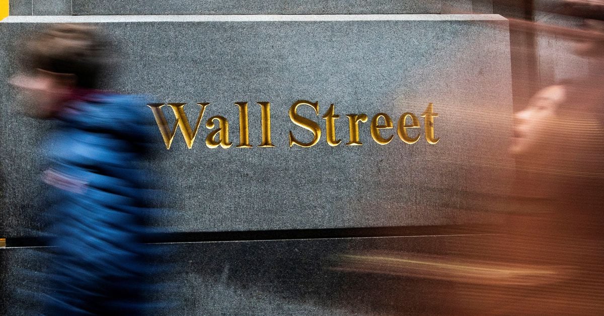 "Tech Stocks Drag Down S&P and Nasdaq in 2024's Rocky Start"