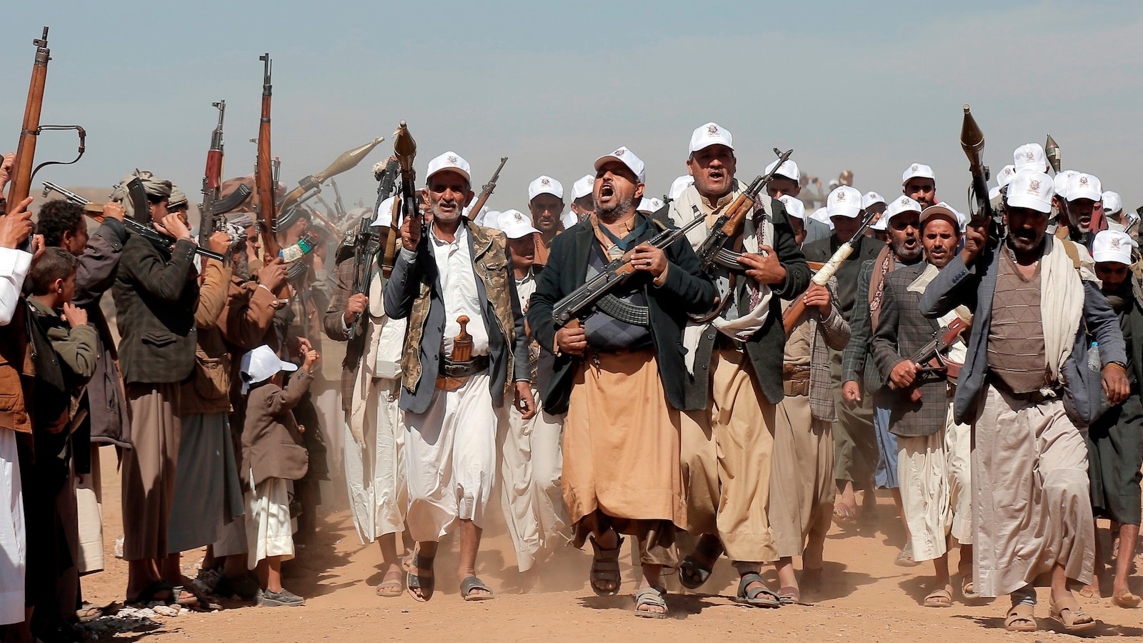 "US and UK Conduct Joint Airstrikes on Iran-Backed Houthis in Yemen"
