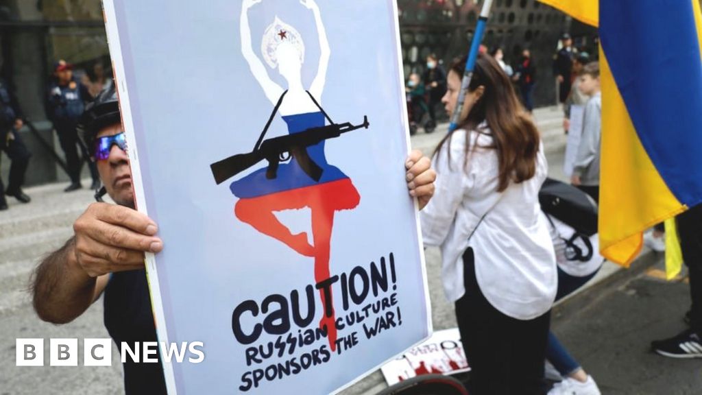 Russian artists forced to support Putin or face censorship in Ukraine war.