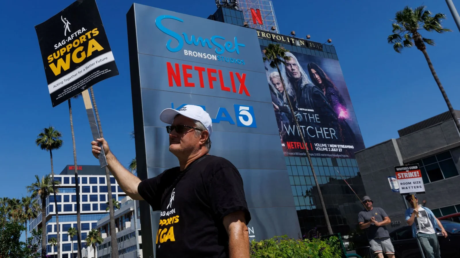 The Turmoil in the Media Industry: How Netflix Stock Could Prevail