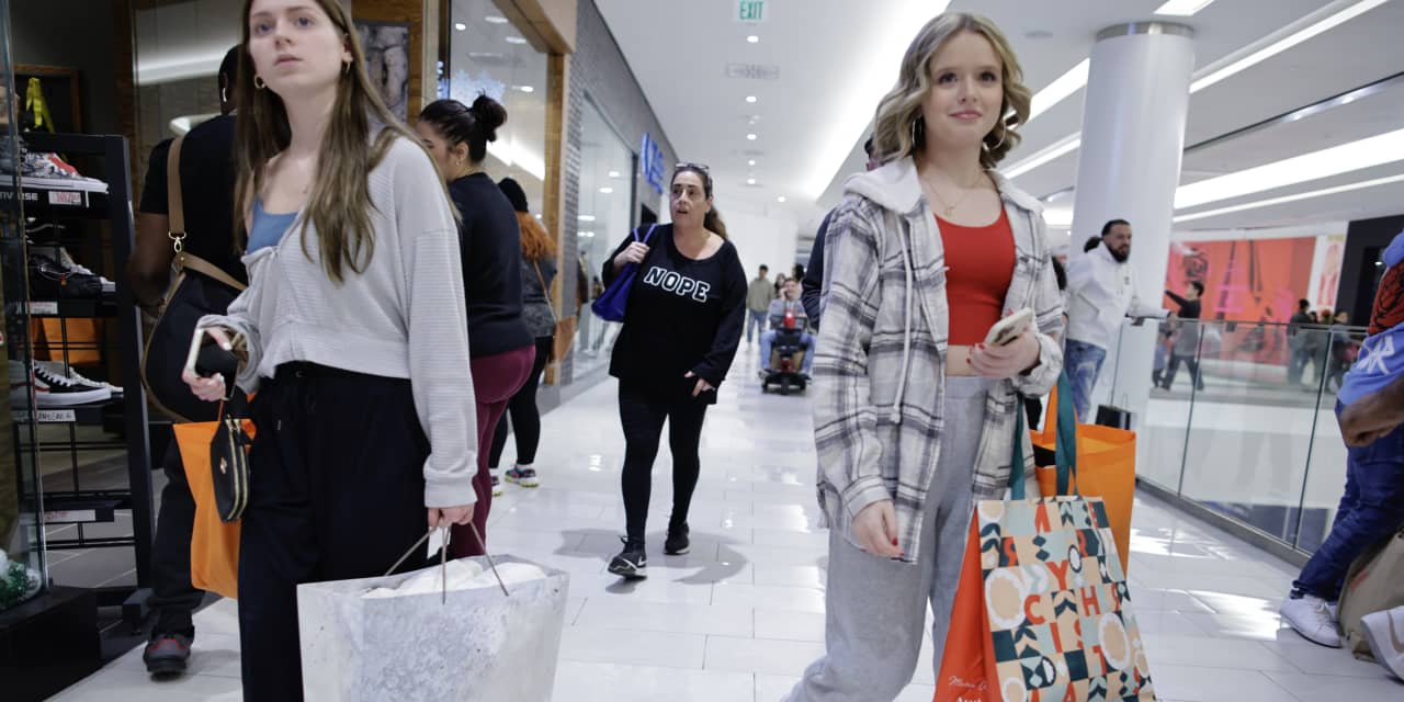 "US Consumer Confidence Reaches 3-Year High Amid Slowing Inflation and Strong Economy"