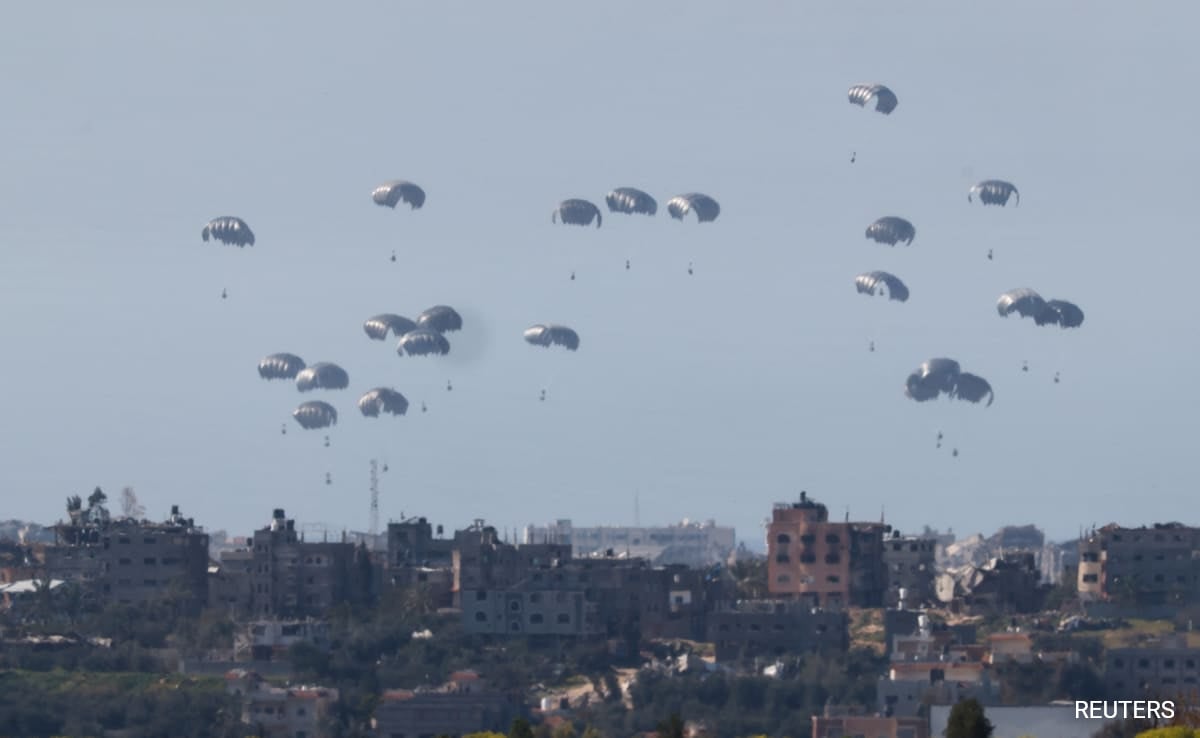 Featured image for "Gaza Airdrop Tragedy: 5 Killed, 10 Injured as Parachute Fails"