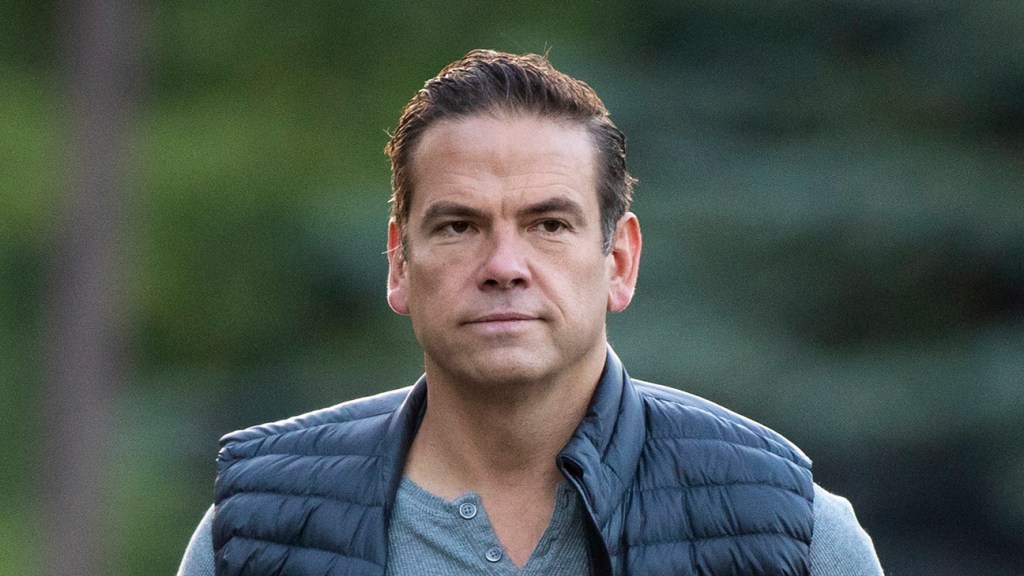 Featured image for "Fox's Q2 Earnings: Advertising Revenue Plummets 20% to $2B, Meeting Wall Street Expectations"