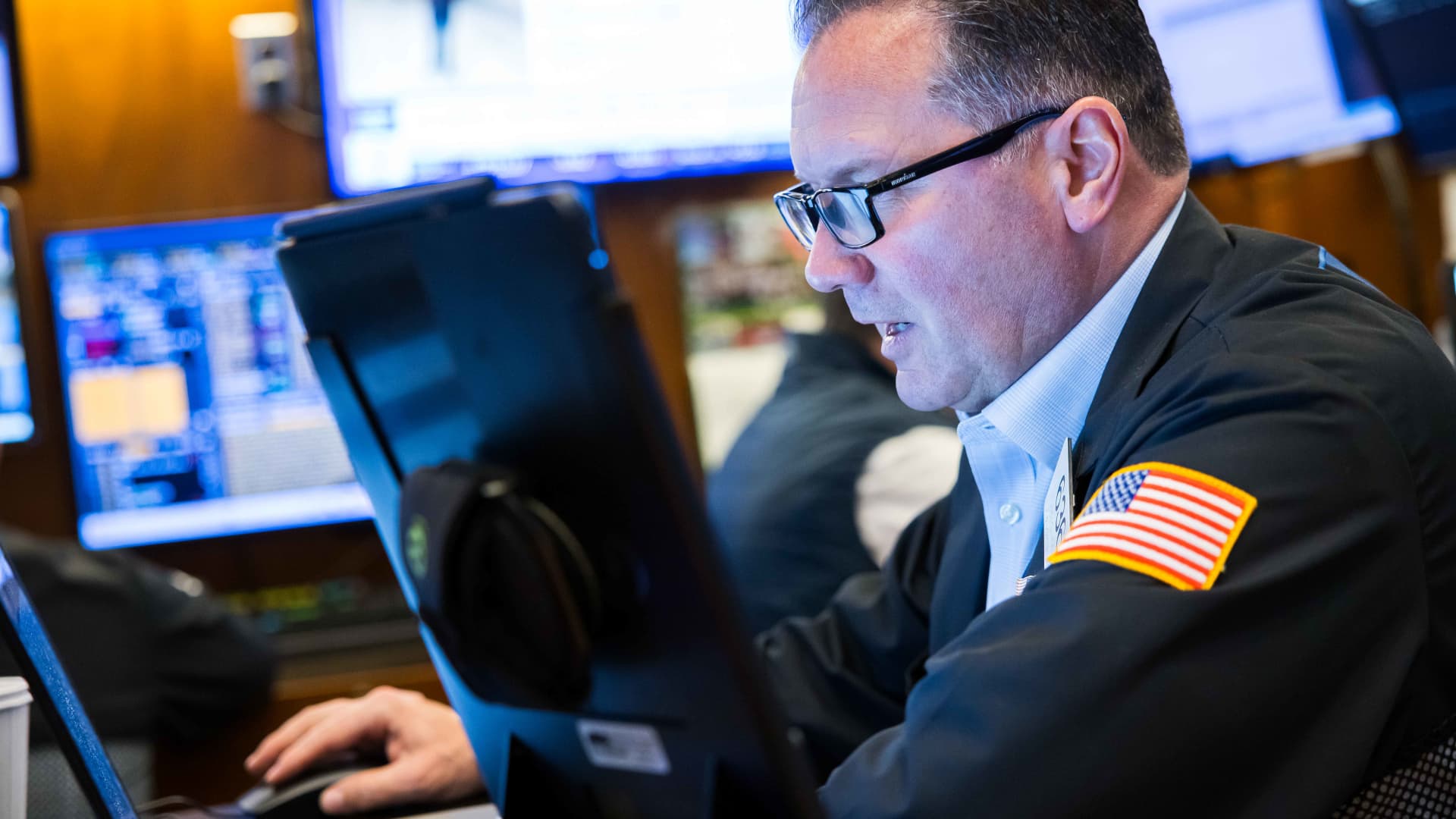 US Stocks Rise Amid Trade Tensions and Market Fluctuations