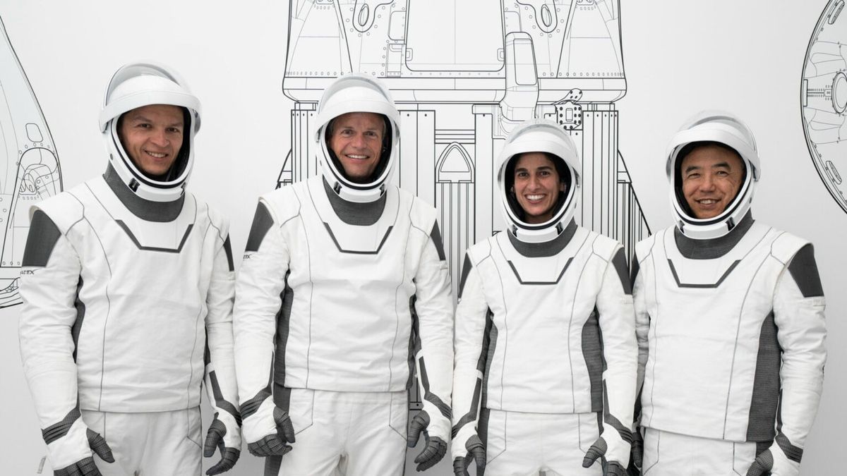 SpaceX Crew-7 Astronauts Prepare for ISS Launch: Quarantine, Testing, and Dragon Up-Close
