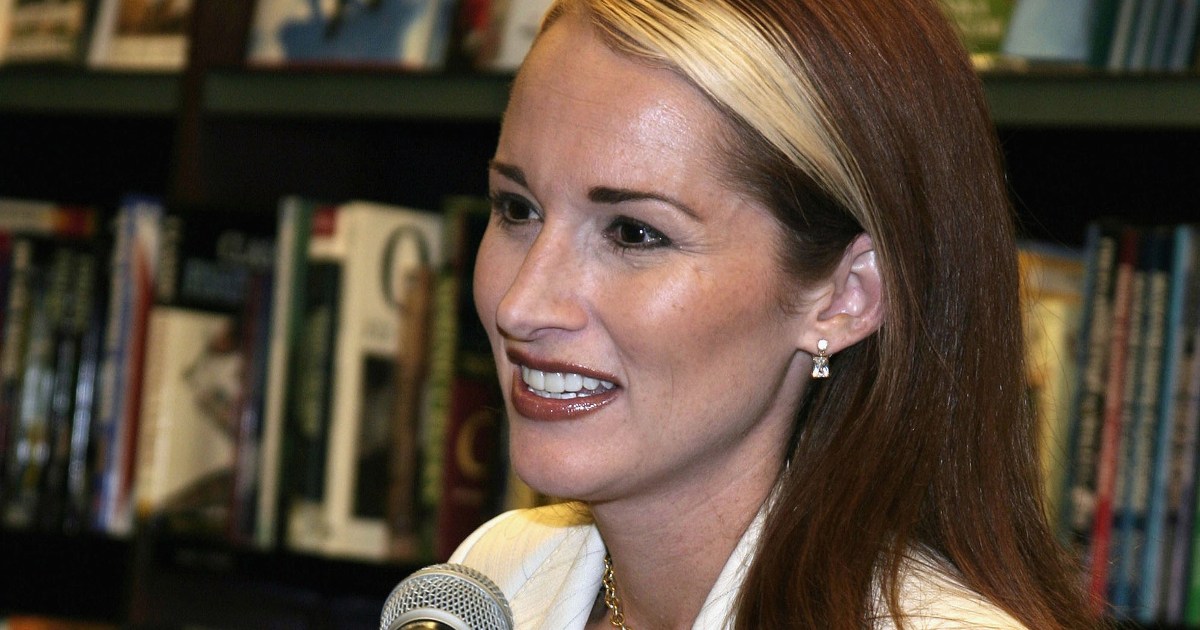 Featured image for Kyle Richards Addresses Rumors Surrounding Her Relationship with Mauricio Umansky