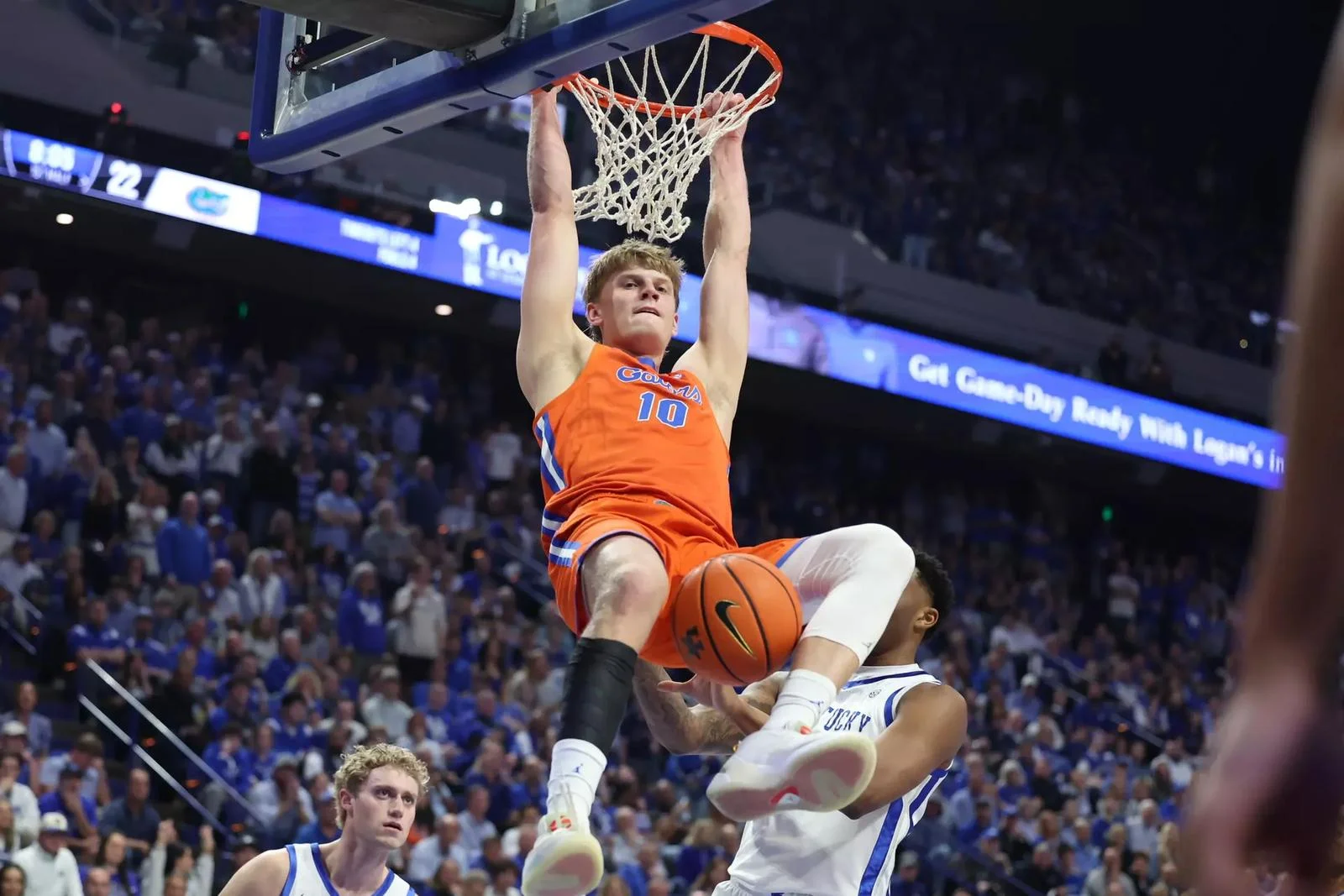 Gators Ride Early Onslaught, Edge Kentucky at Rupp for 84-77 Win