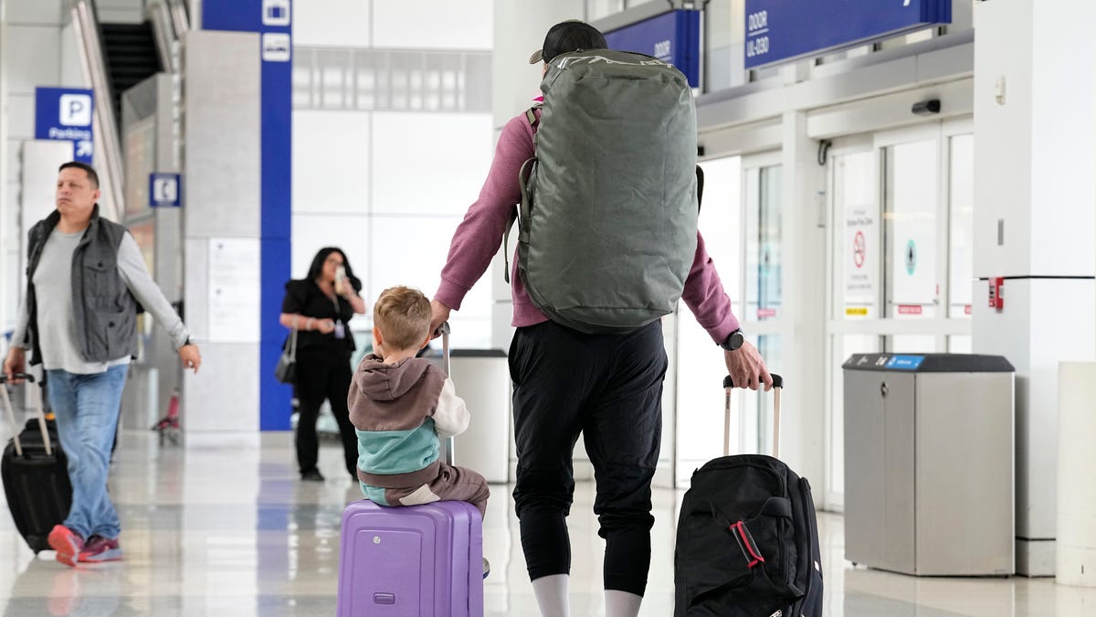 Featured image for Expedia's iOS app now uses AI-powered ChatGPT for travel planning.