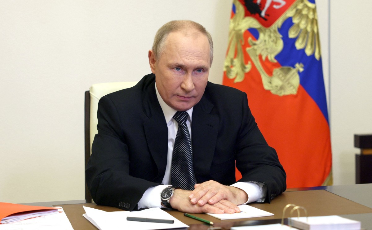 "Putin's Visit to Ukraine Highlights Heavy Losses and Doubles Controversy"