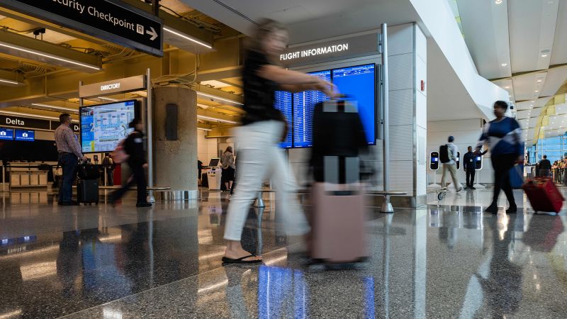 Featured image for US Airlines Charge Solo Travelers Higher Fares Than Groups