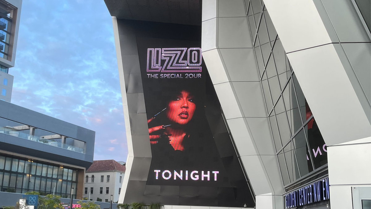 Lizzo Treats Team to Private Screening of "The Little Mermaid" in Sacramento Theater