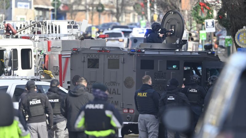 Featured image for Fatal Bow-and-Arrow Attack Sparks Hourslong Police Standoff and House Fire