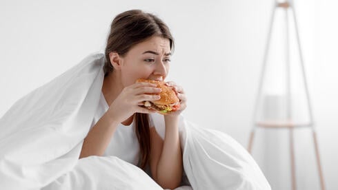 Featured image for "Conquer stress eating and improve your body's response to everyday stress with these powerful tips"