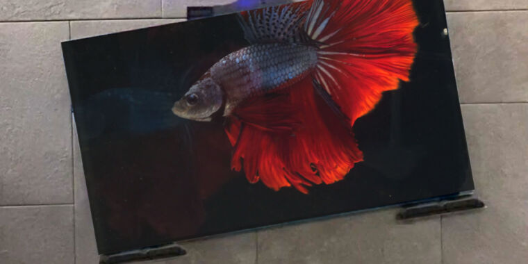 Featured image for Wireless TV with Vacuum Suction and Crash-Landing Gear Ensures Wall Safety