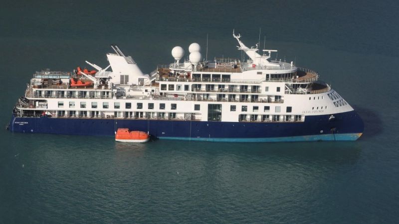 Stranded Luxury Cruise Ship in Greenland: Rescue Attempts Fail