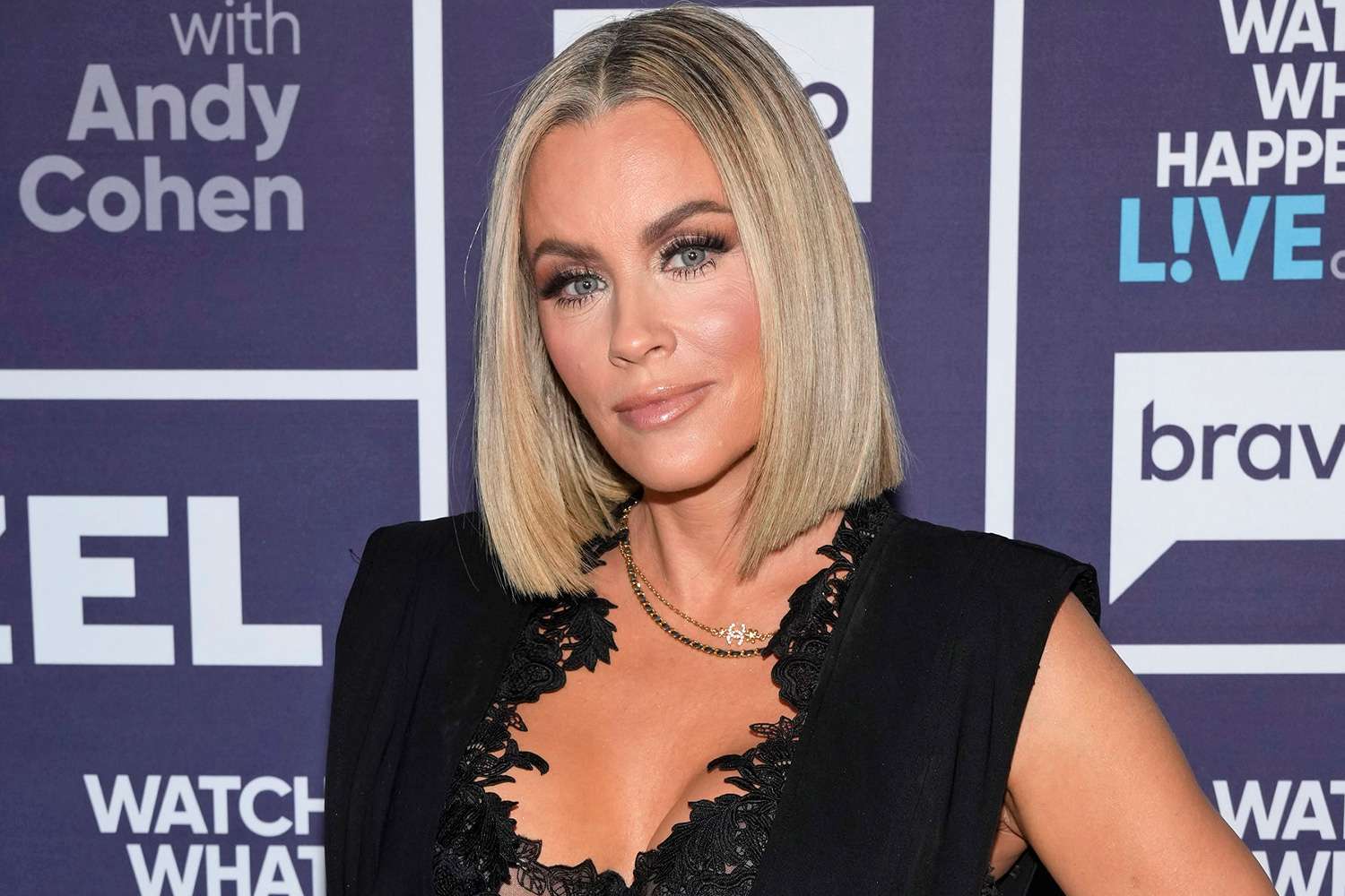 Featured image for Jenny McCarthy Shares Childhood Bullying Experience: Bullies Set Her Hair on Fire