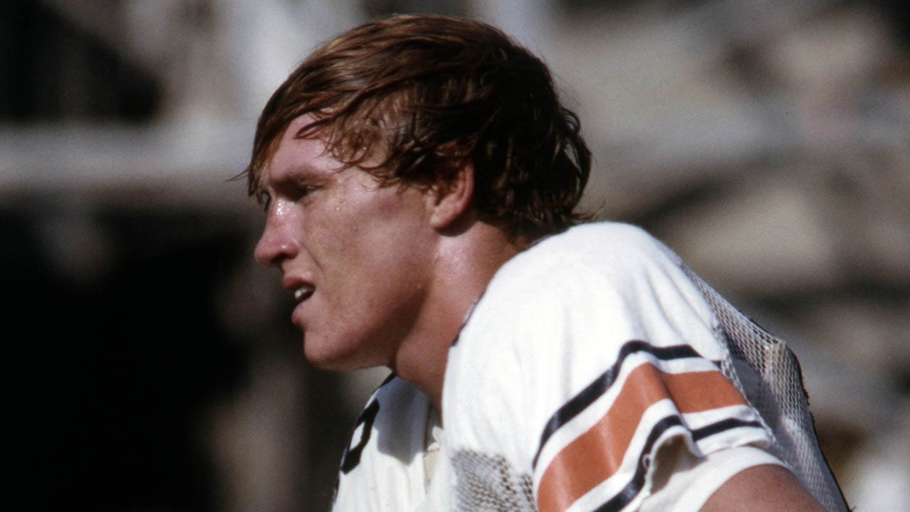 "Auburn Mourns the Loss of Football Legend Terry Beasley"