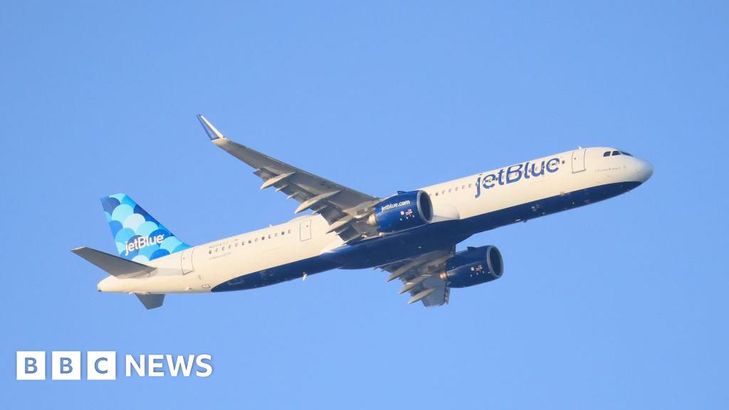 Featured image for JetBlue Flight Nearly Collides with US Military Aircraft Near Venezuela