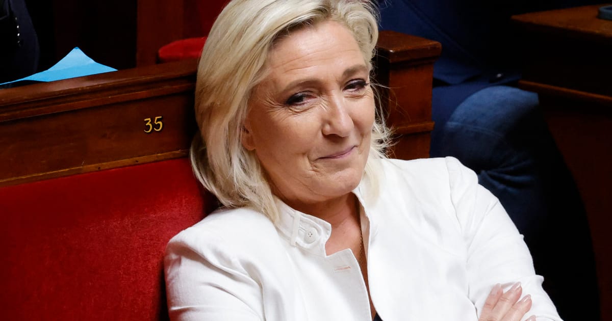 Featured image for French Government Faces Collapse Amid No-Confidence Vote