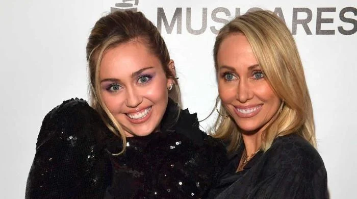 Featured image for Miley Cyrus Blames Mom Tish for 2009 Pole Dance Controversy