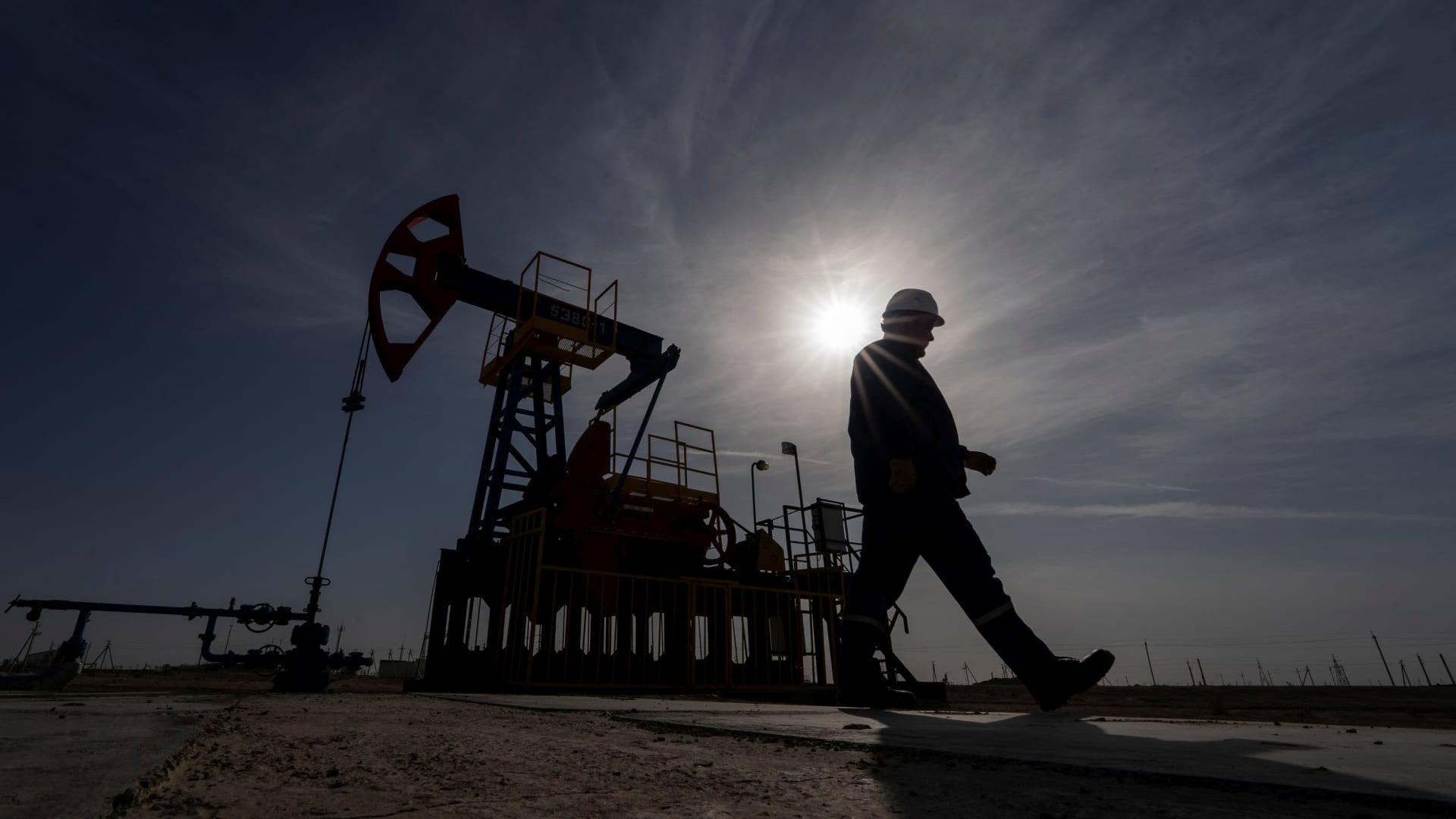 "Oil Prices Dip Despite OPEC+ Support and China's Growth Pledge"
