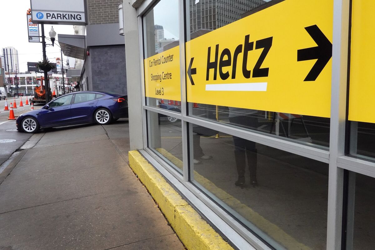 Featured image for Hertz Shifts Back to Gas-Powered Cars, Selling 20,000 EVs