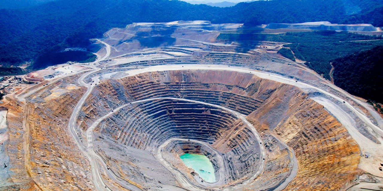 Featured image for Newmont's $17.5 Billion Takeover of Newcrest: A Golden Bet on Copper.