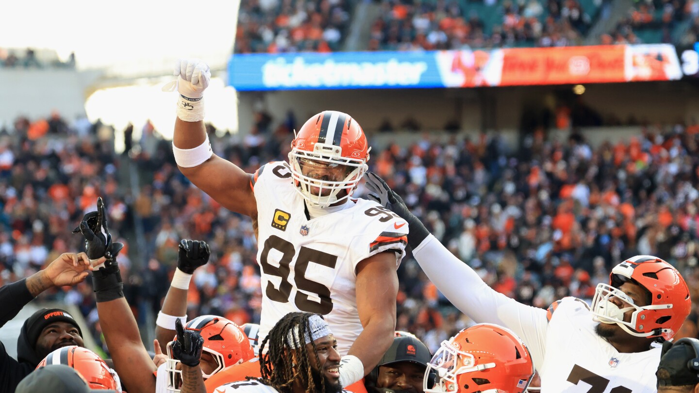 Featured image for Myles Garrett Breaks Sack Record in Browns' Narrow Win Over Bengals