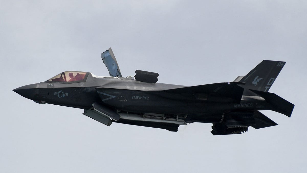 Unveiling the Mystery: F-35 Pilot's Disturbing 911 Calls and Audio Dispatch