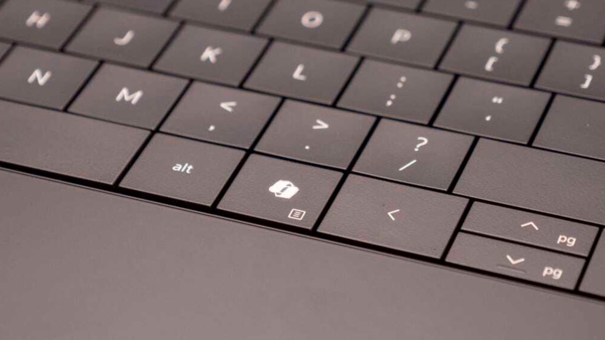 Featured image for "Microsoft Introduces AI Key on New Keyboard"