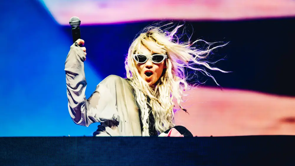 "Grimes' Apology: Lessons Learned from Calamitous Coachella Set"