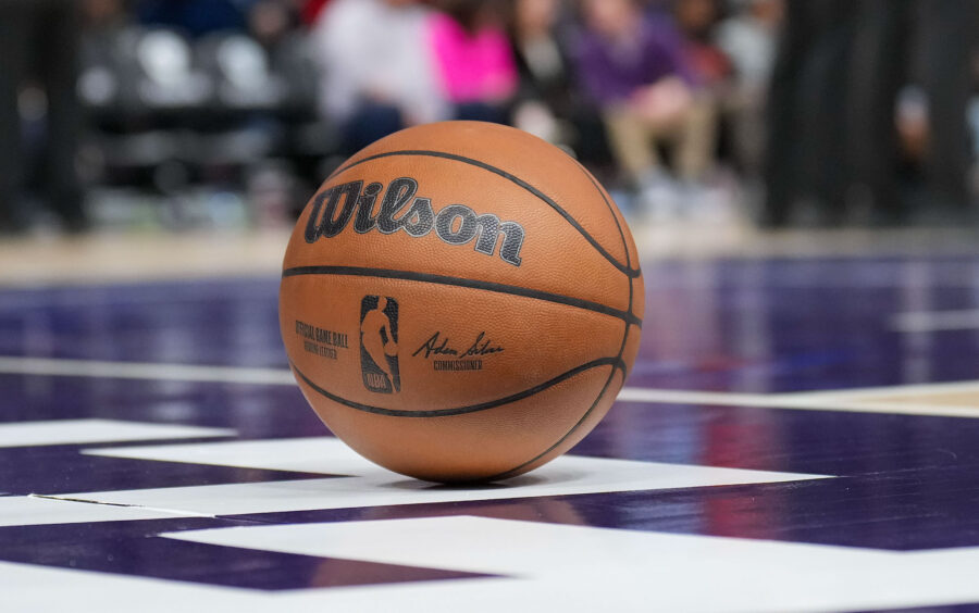 Featured image for "93 Players Withdraw from 2024 NBA Draft, Big Names Return to College"