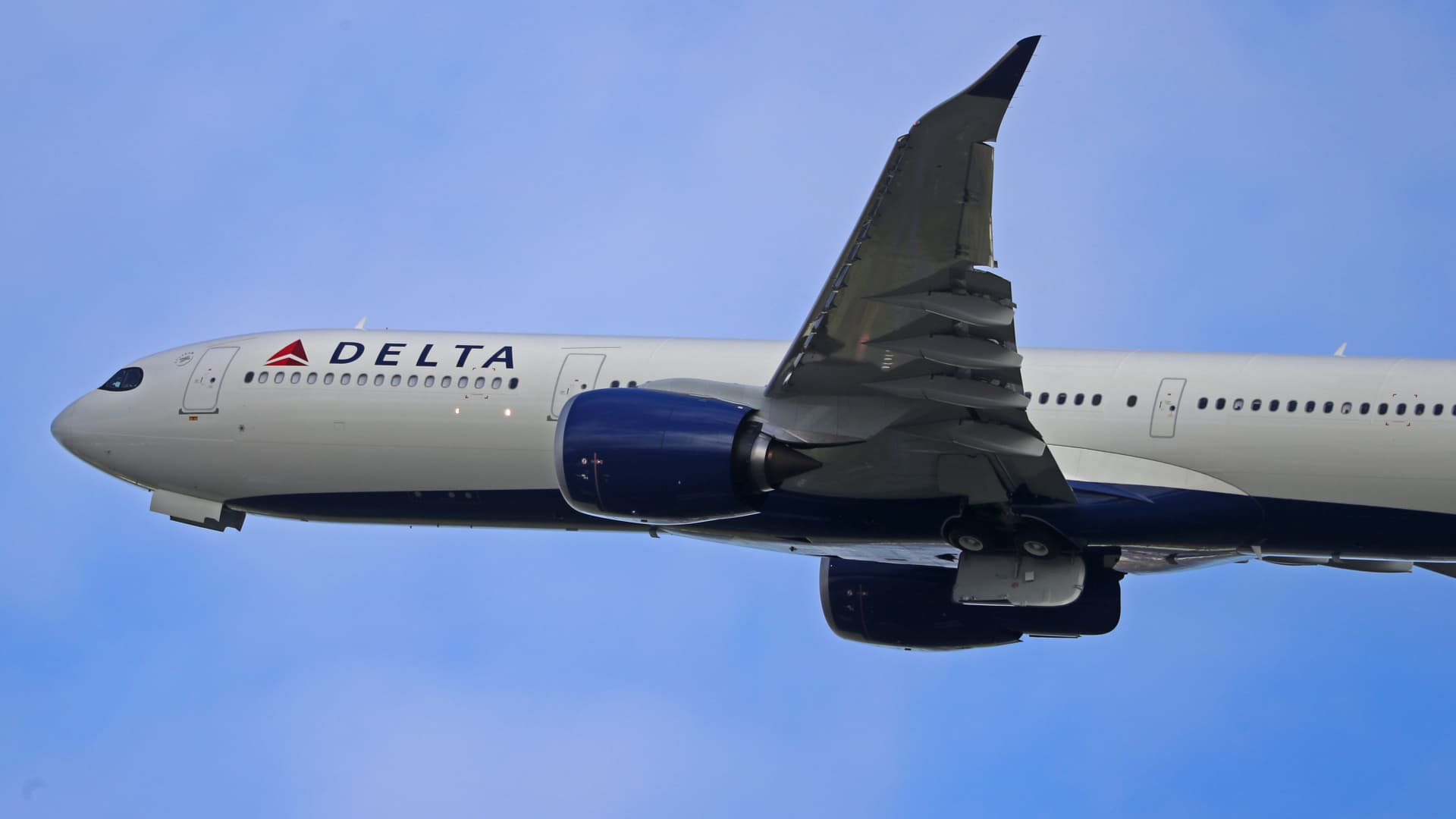 Featured image for Delta Air Lines (DAL) Reports Record Revenue and Profit, CEO Optimistic About Travel Demand