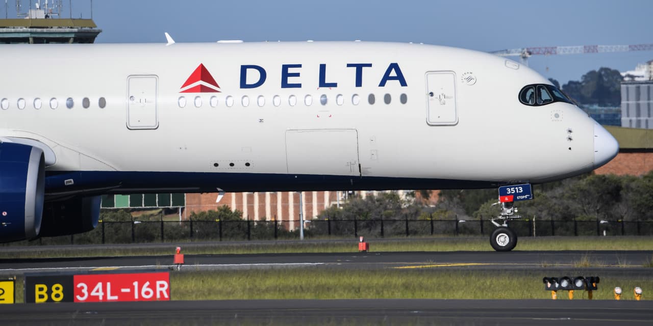 Featured image for Delta Stock Soars as Airline Raises Guidance and Reports Record Q2 Earnings