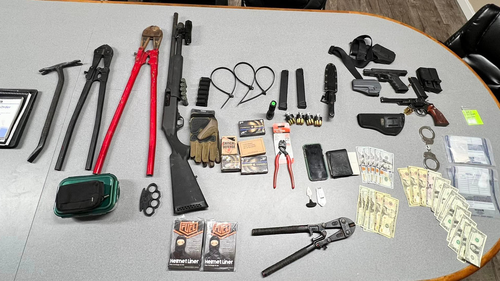 "Head-on crash in Lincoln uncovers weapons, drugs, and arrests"