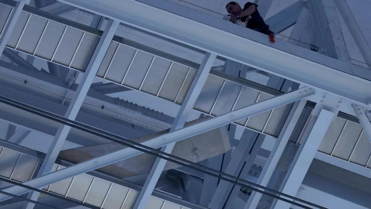 Featured image for Metal Debris from AT&T Stadium Roof Sparks Safety Concerns at Cowboys Game