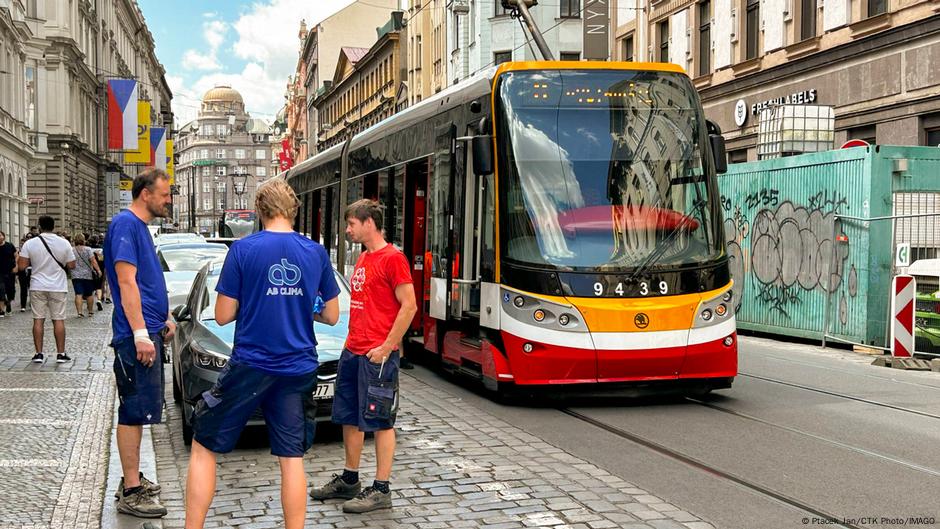 Featured image for Czech Republic Recovers from Major Power Outage Amidst Infrastructure Concerns