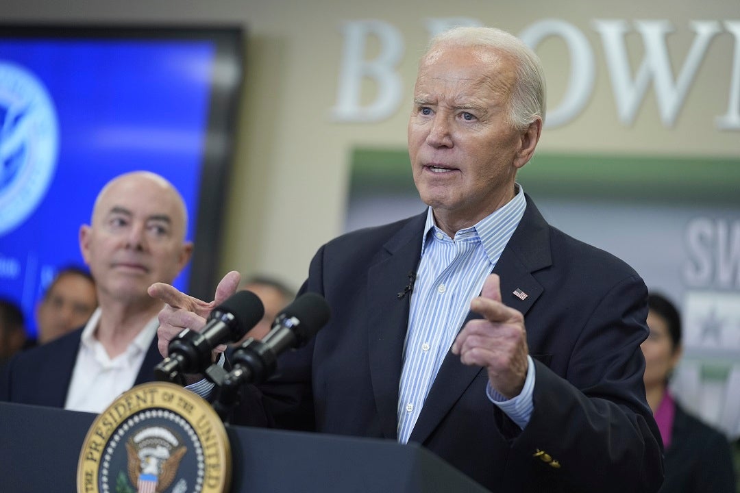 "Contrasting Border Visits: Biden Slams Climate Change Deniers, Trump Offers Immigration Policies"