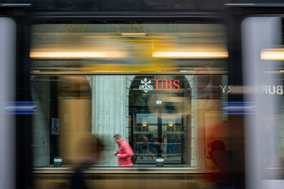 Featured image for UBS Considers US Move Amid Regulatory Pressures