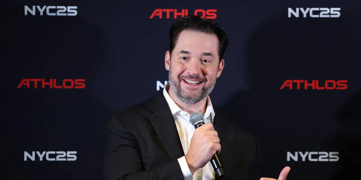 Featured image for Reddit Co-founder Claims AI and Bots Are Killing the Human Element of the Internet