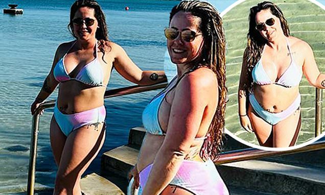 Jenelle Evans flaunts bikini body during beach vacation and recovery.
