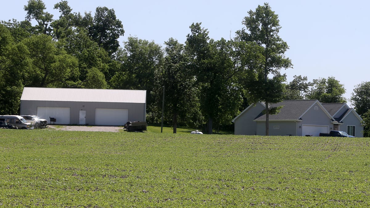 Featured image for Marion Man Charged with Murder After 3 Found Dead in Linn County