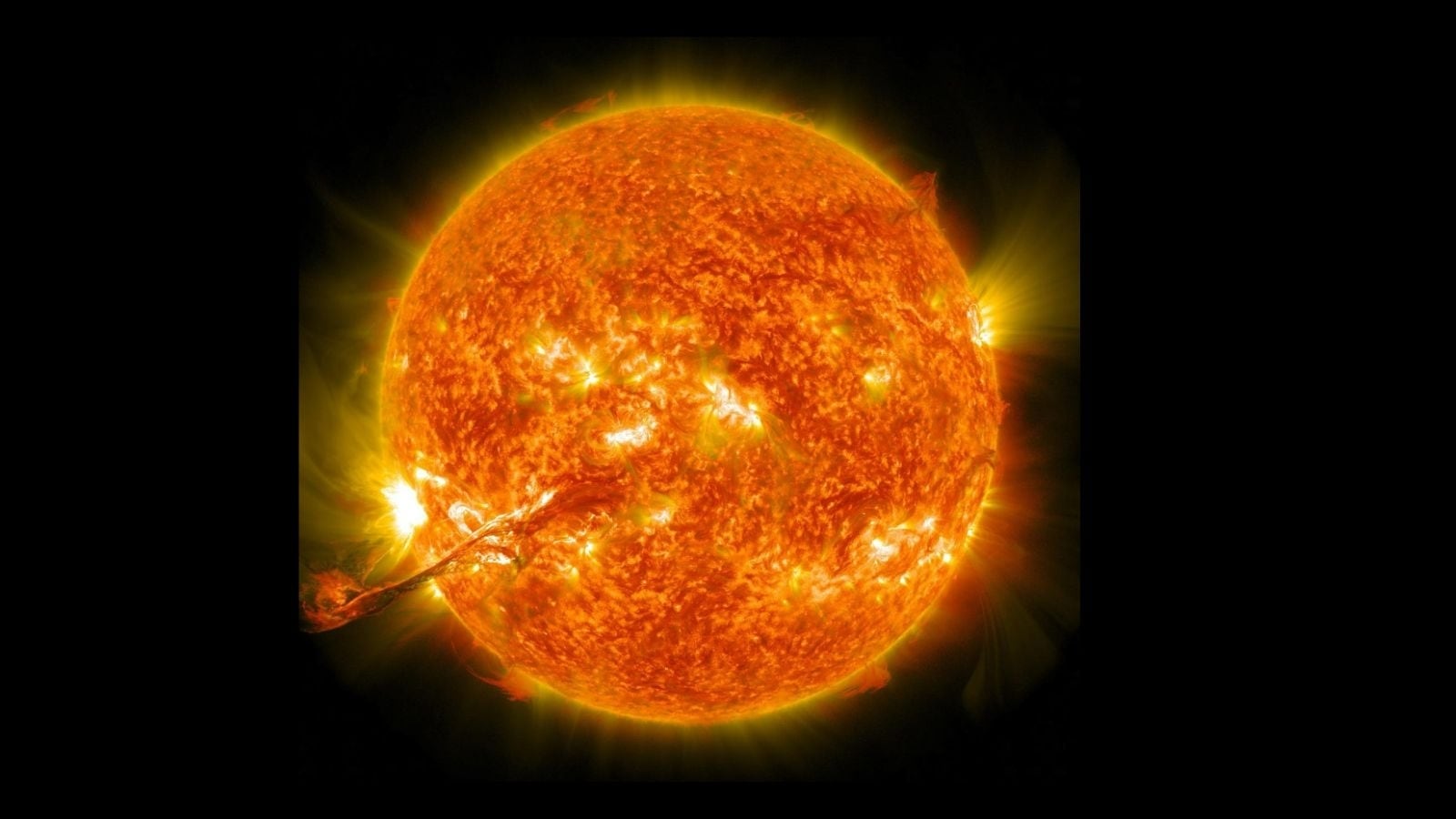 Impending Solar Storm Threatens Earth as Sunspots Multiply