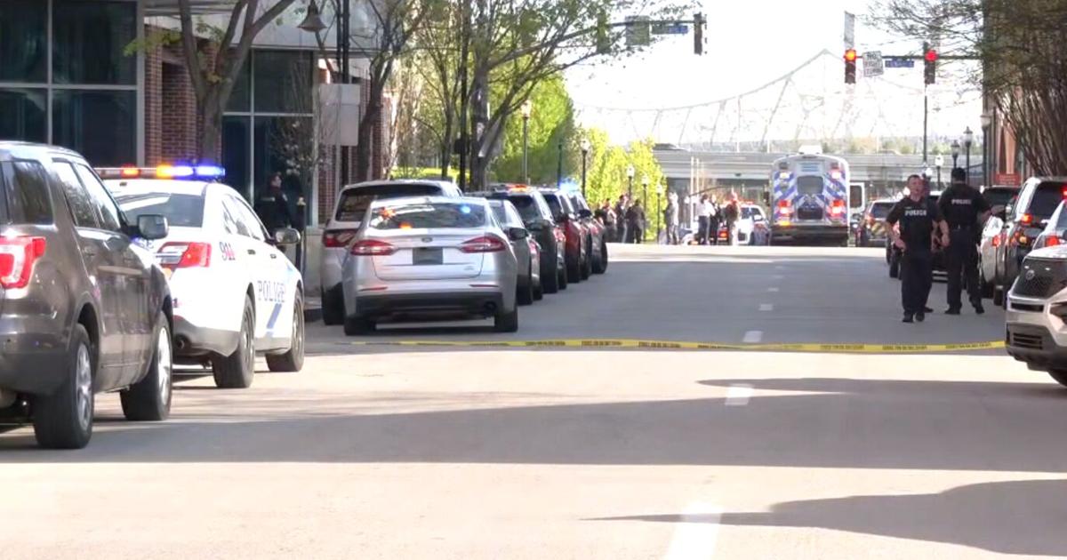 Police investigate shooting incident in downtown Louisville, urge public to avoid area.