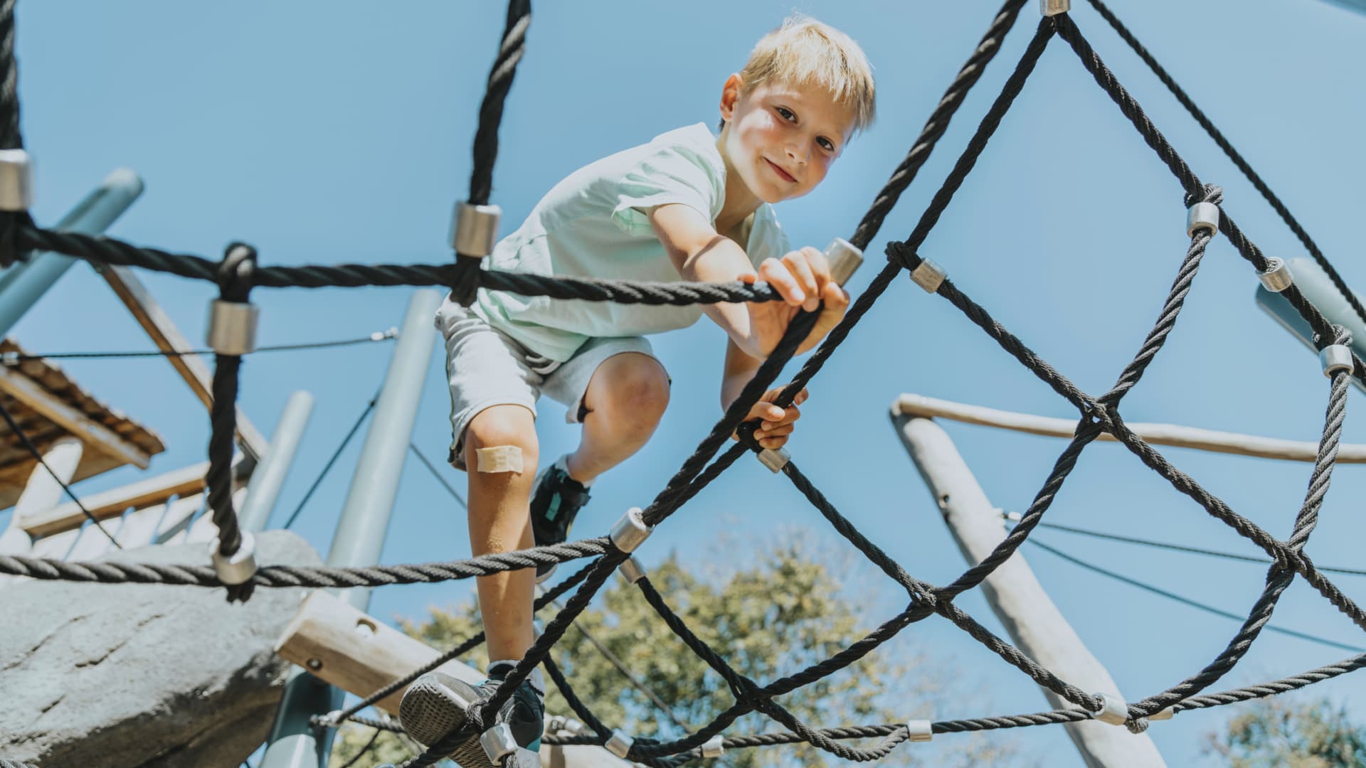 7 things mentally strong kids avoid, according to experts.