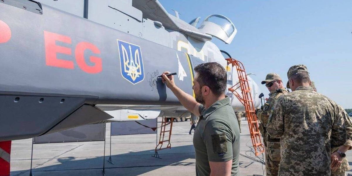 Featured image for Ukraine Strikes Crimea Bridges with French Missiles, Receives More